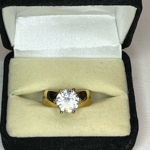 Goldtone wedding band size 6